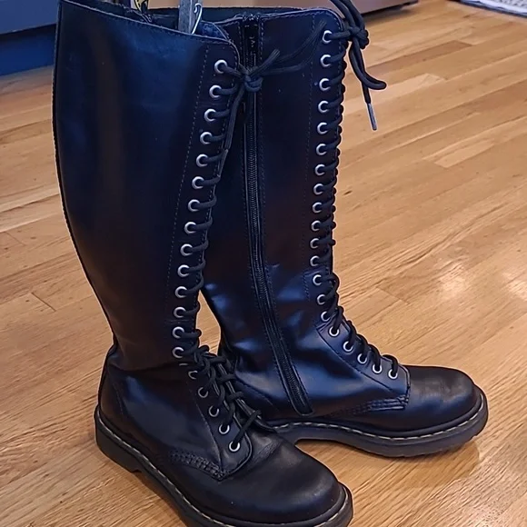 Dr. Martens 20eye Boots - Picture 4 of 7